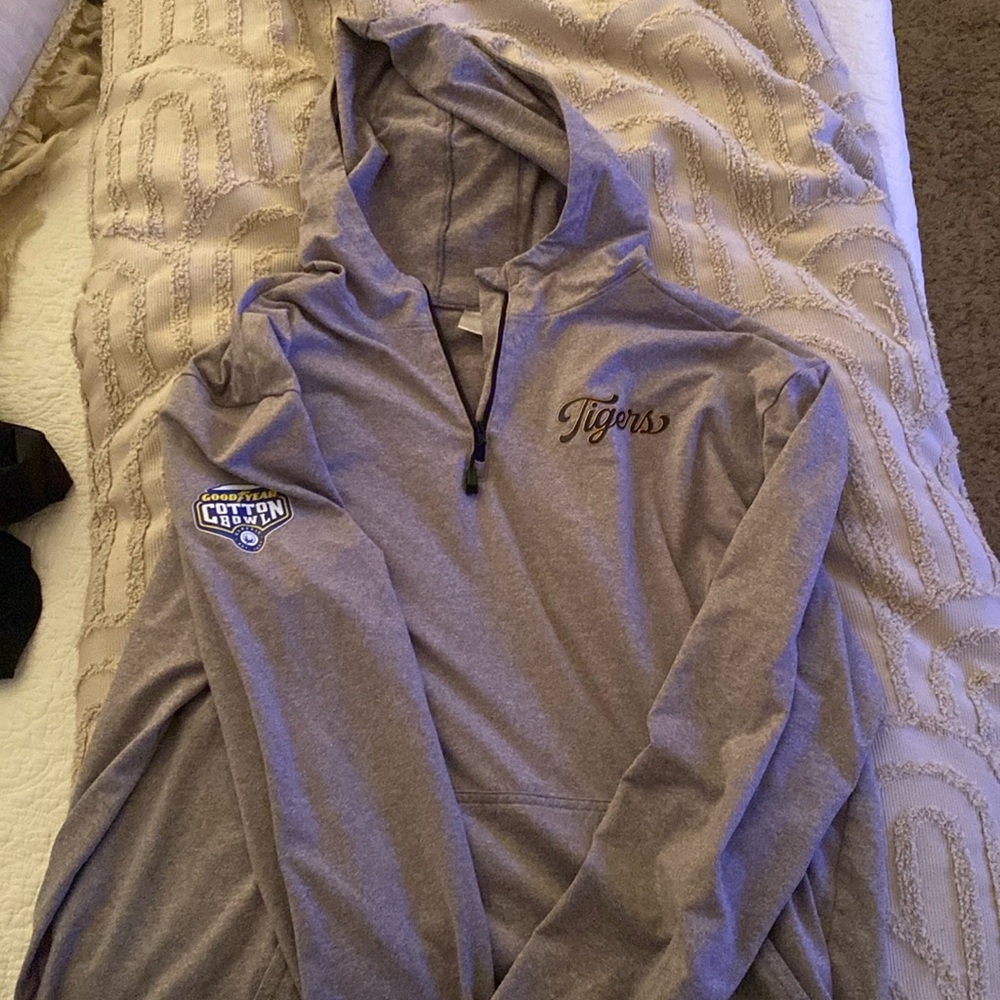 2XL Quarter zip Grey Hoodie. Cotton Bowl logo. Scripted tigers.